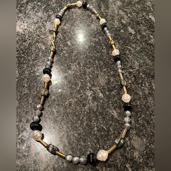 Jewelry - Elegant Black and Gold Beaded Necklace
